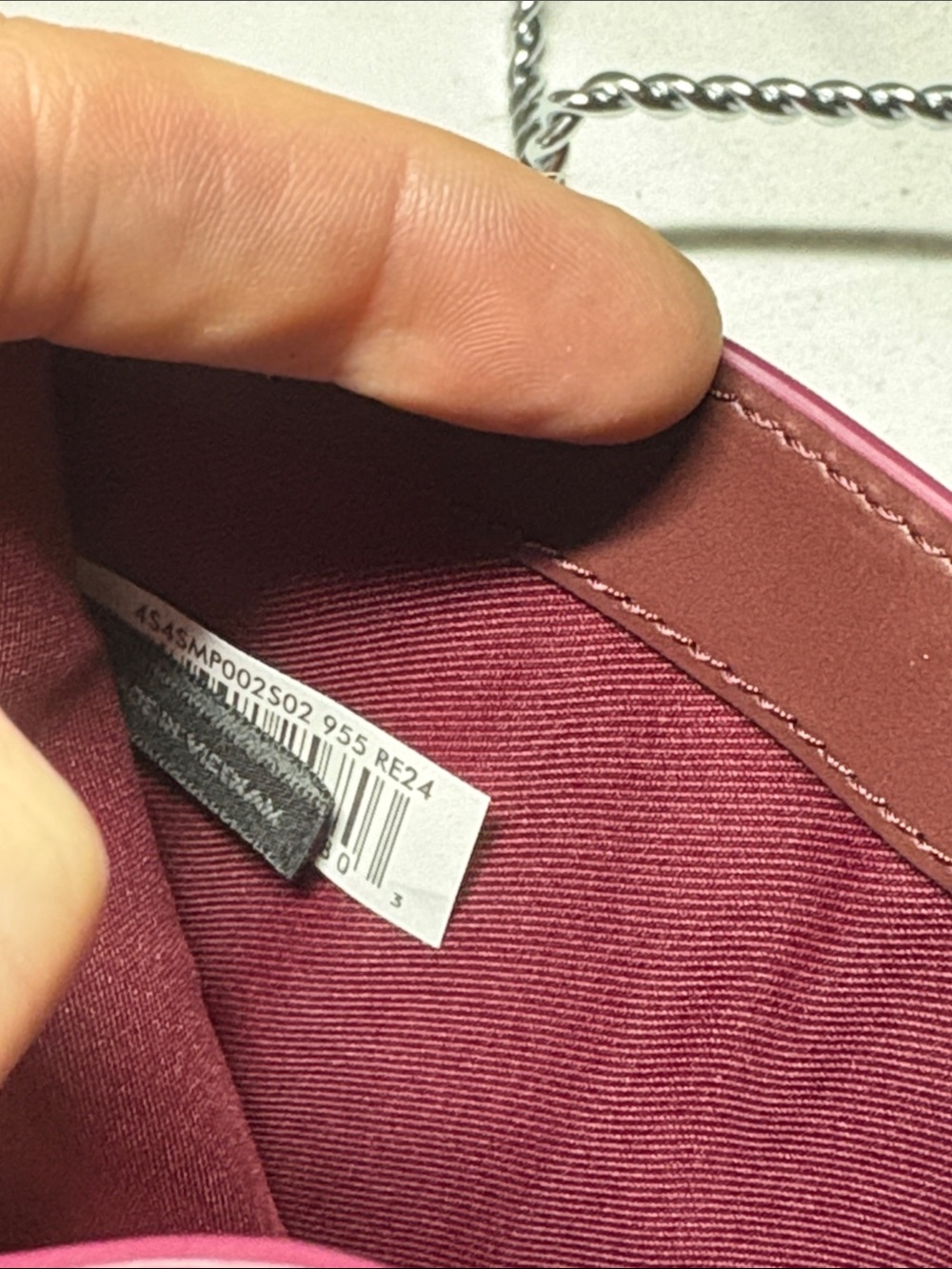 Marc Jacob’s NWOT Saffiano Leather Lipstick Pink Bi-fold Wallet - Picture 9 of 9